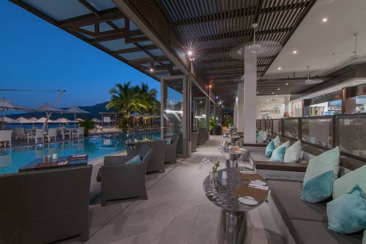 Poolside bar Cape Sienna Phuket Gourmet Hotel & Villas