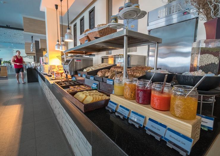 THE POOLSIDE BAR & RESTAURANT Cape Sienna Phuket Gourmet Hotel & Villas THE POOLSIDE BAR & RESTAURANT Cape Sienna Phuket Gourmet Hotel & Villas